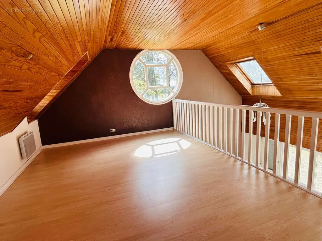 Pièces - Maison de Luxe avec Jardin à Ploudaniel