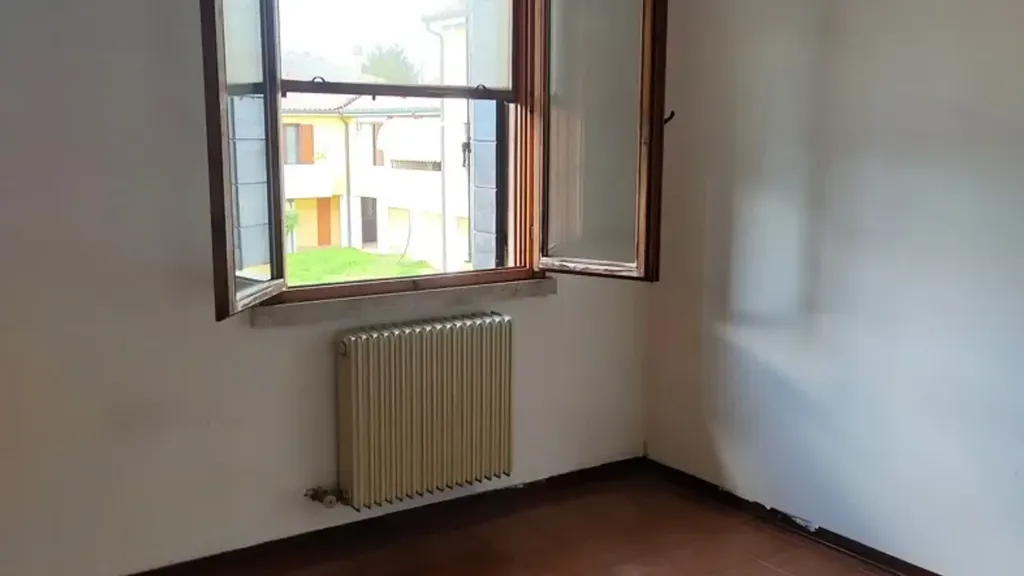 Toad - Spacious Three-Bedroom Apartment with Terrace in Adria