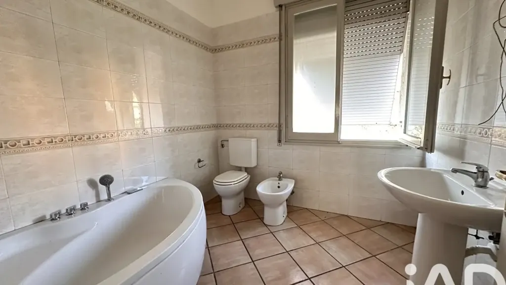 Salles de bain - Rustic Villa with Garden in Finale Emilia