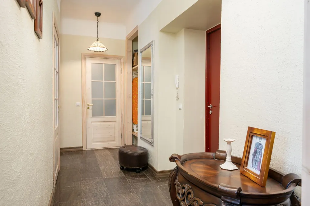 hallway_entrance