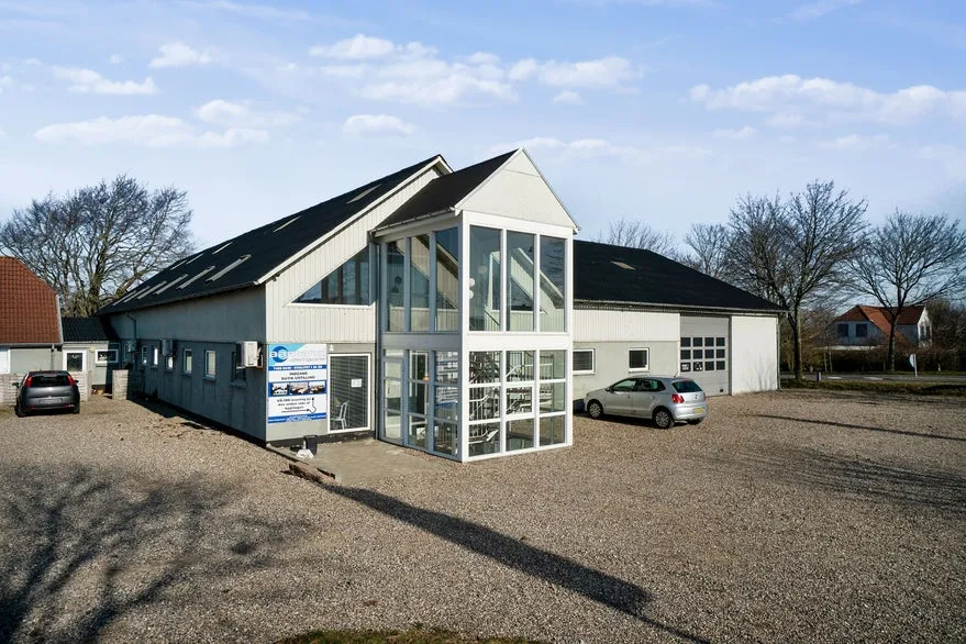 Extérieur - Mixed-Use Property with E45 Access in Rødekro