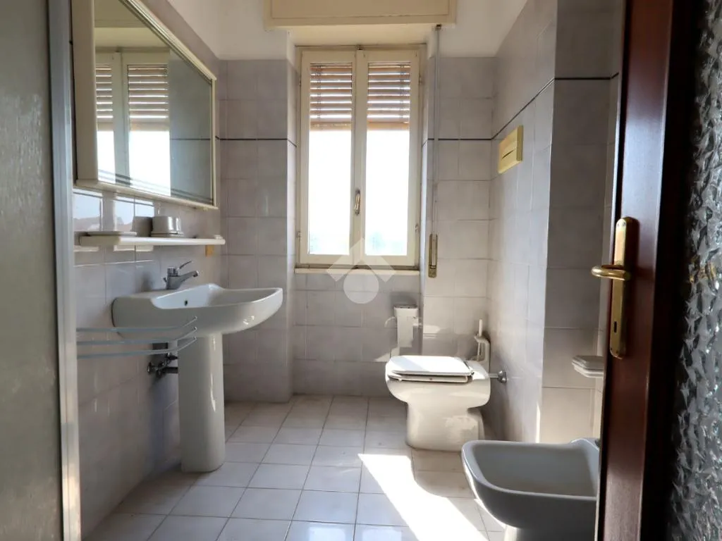 Salles de bain - Trilocale with Balcony in Borgosatollo