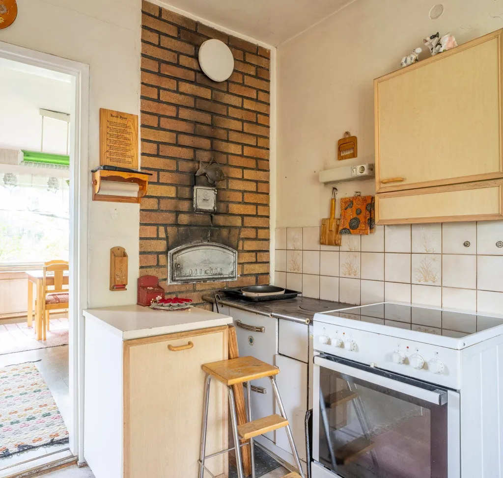 Cucina - Renovatable Cottage with Sauna in Forest Setting