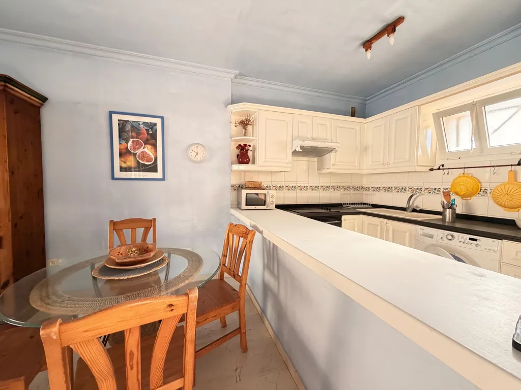 Köök - Renovated Apartment with Pool View in Las Arenas
