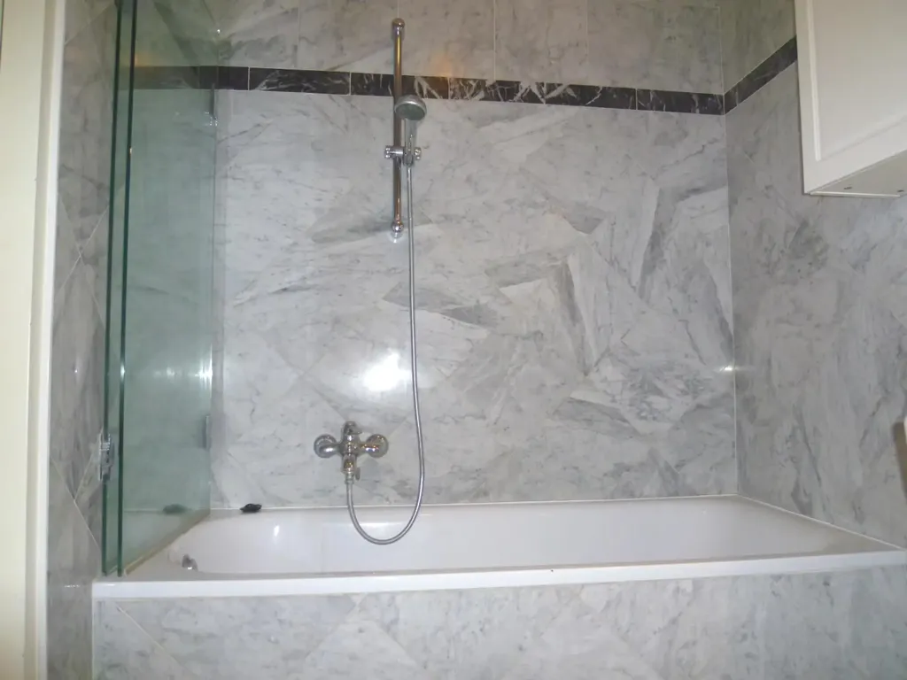 Bathrooms - Penthouse with Terrace in Unter St.Veit, Hietzing