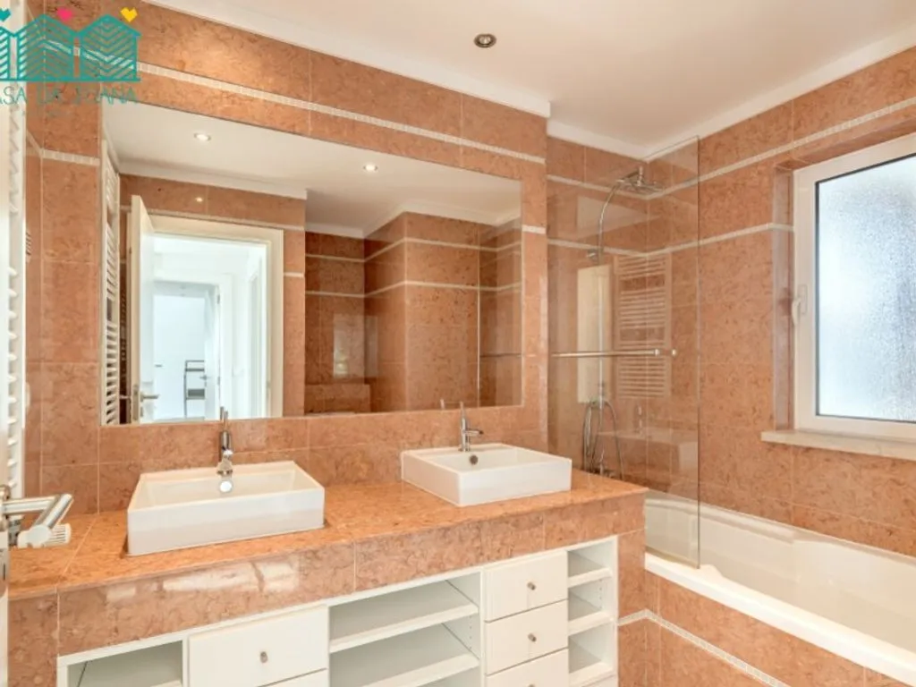 Salles de bain - Luxury Villa with Golf Access in Sesimbra