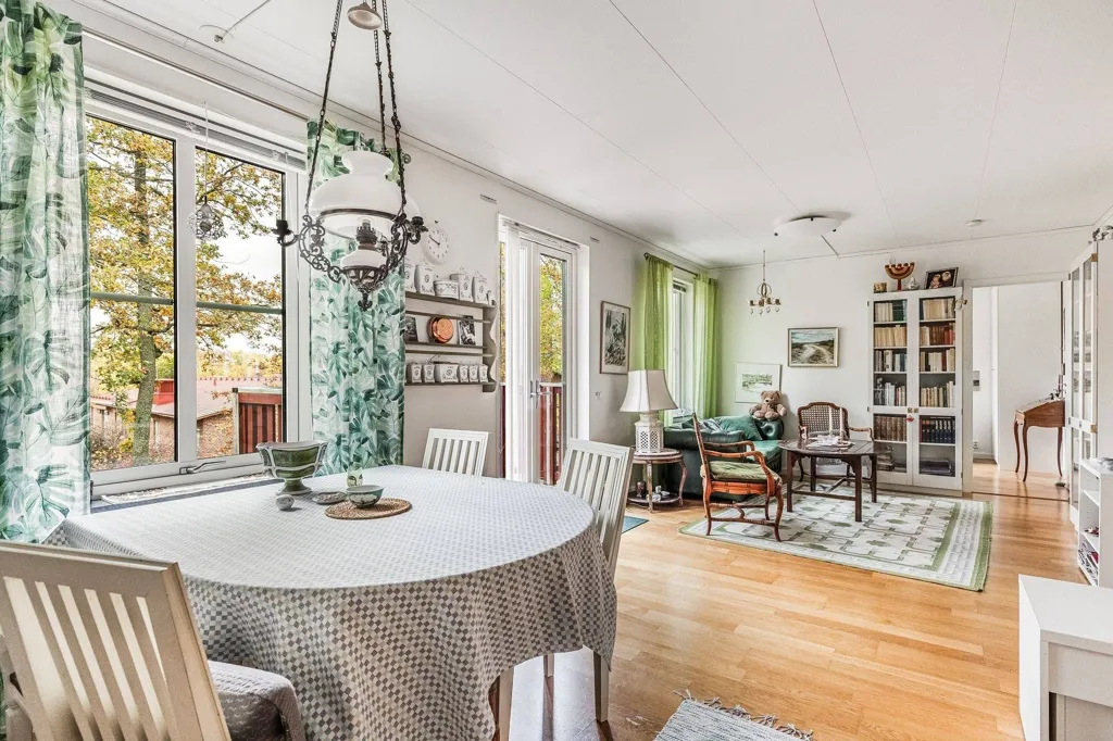 Sala da pranzo - Apartment with Balcony in Eskilstuna