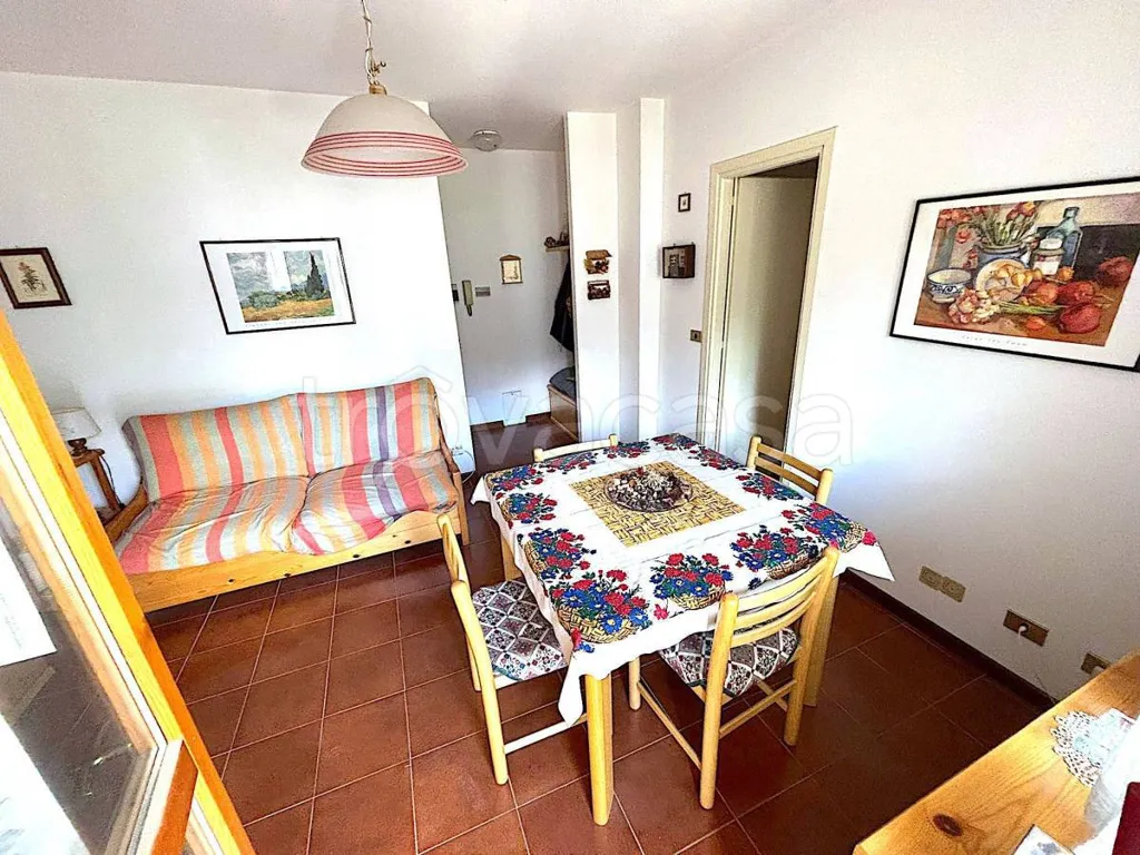 Söögituba - Three-bedroom Apartment with Balcony in Oulx