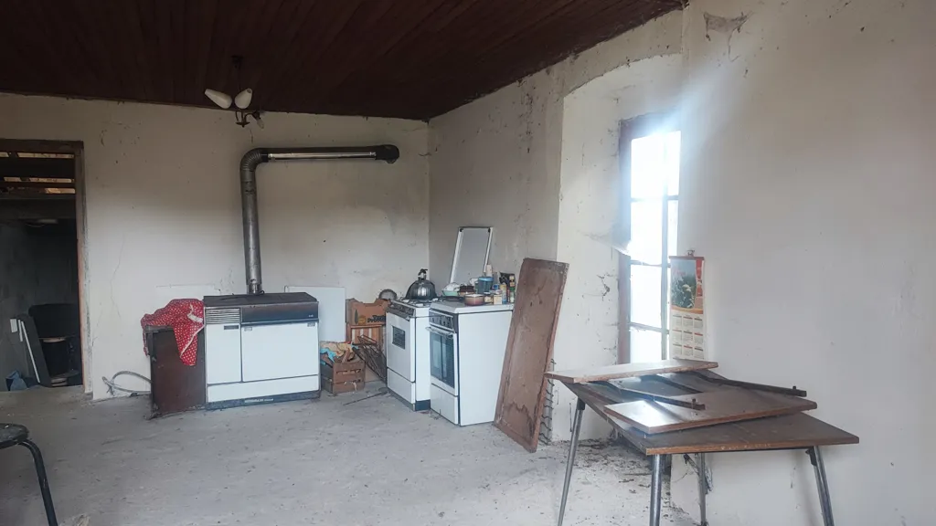 Kitchen - Renovable Building with Courtyard in Champis