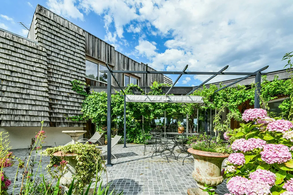 Giardino - Architectural Villa with River View in Lahonce