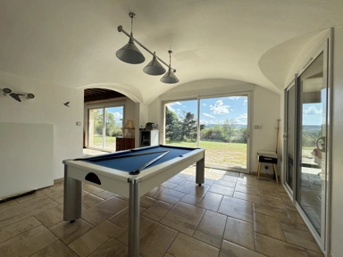 Rooms - Luxury House with Large Garden in Beaurepaire