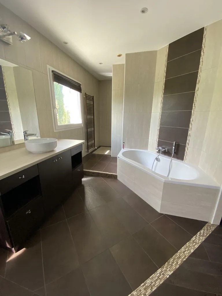 Bathrooms - Villa with Pool near Villefranche-sur-Saône