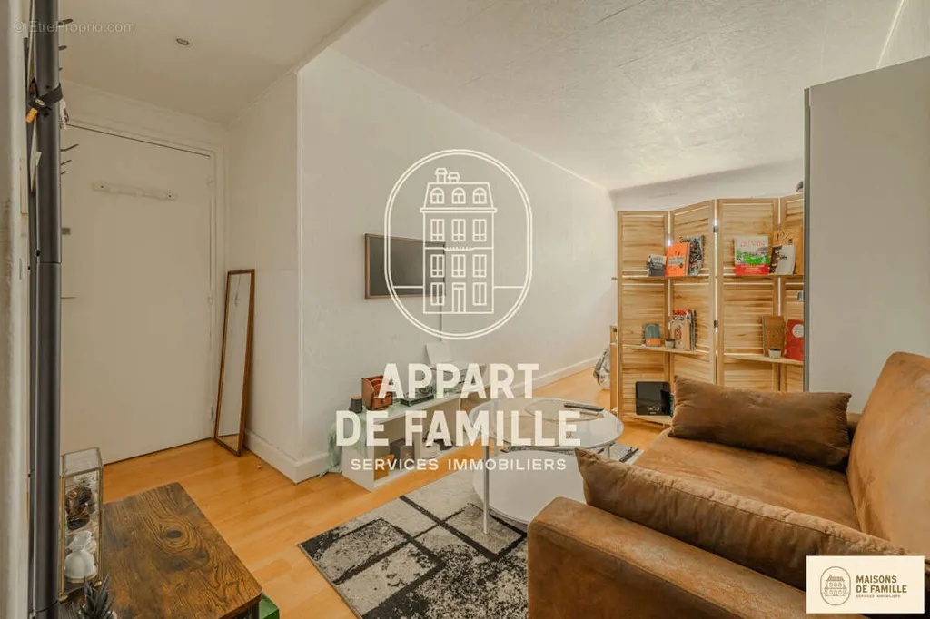 Séjour - Studio Lumineux dans Copropriété à Garches