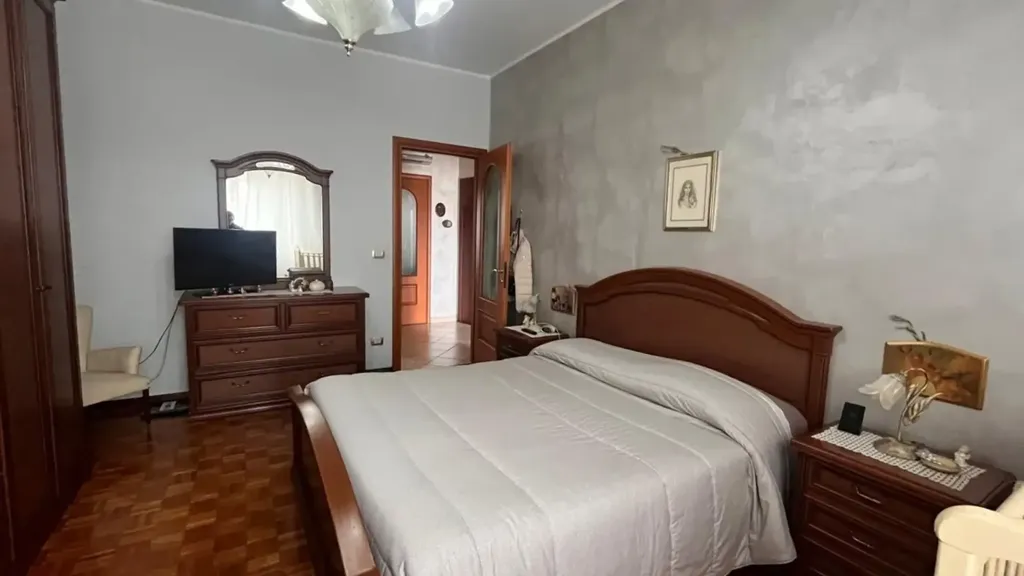 Chambres - Rearranged Apartment with Balcony in Beinasco