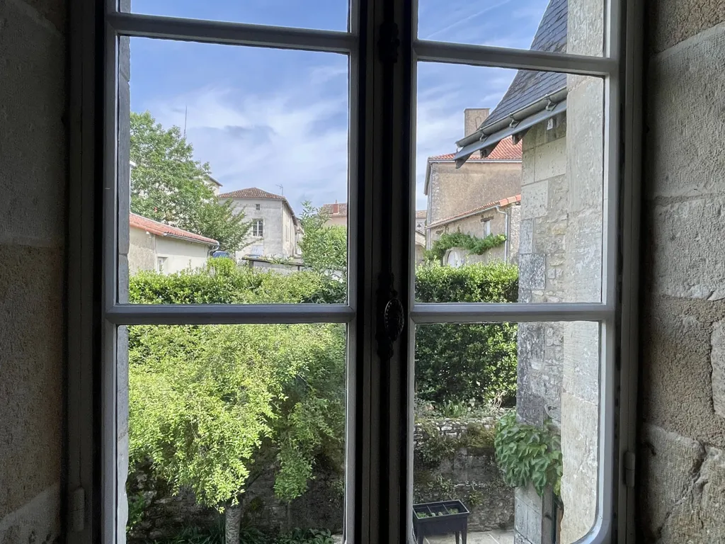 Pièces - Maison Médiévale avec Tour à Charroux