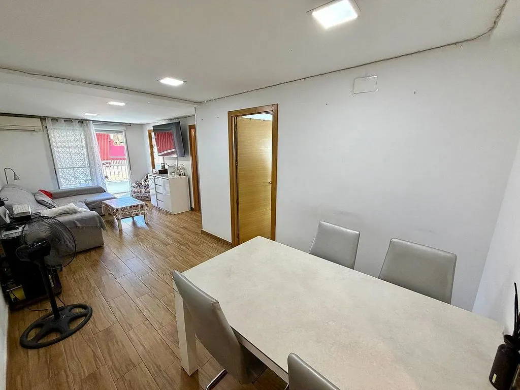 Söögituba - Apartment with Balcony in Silla