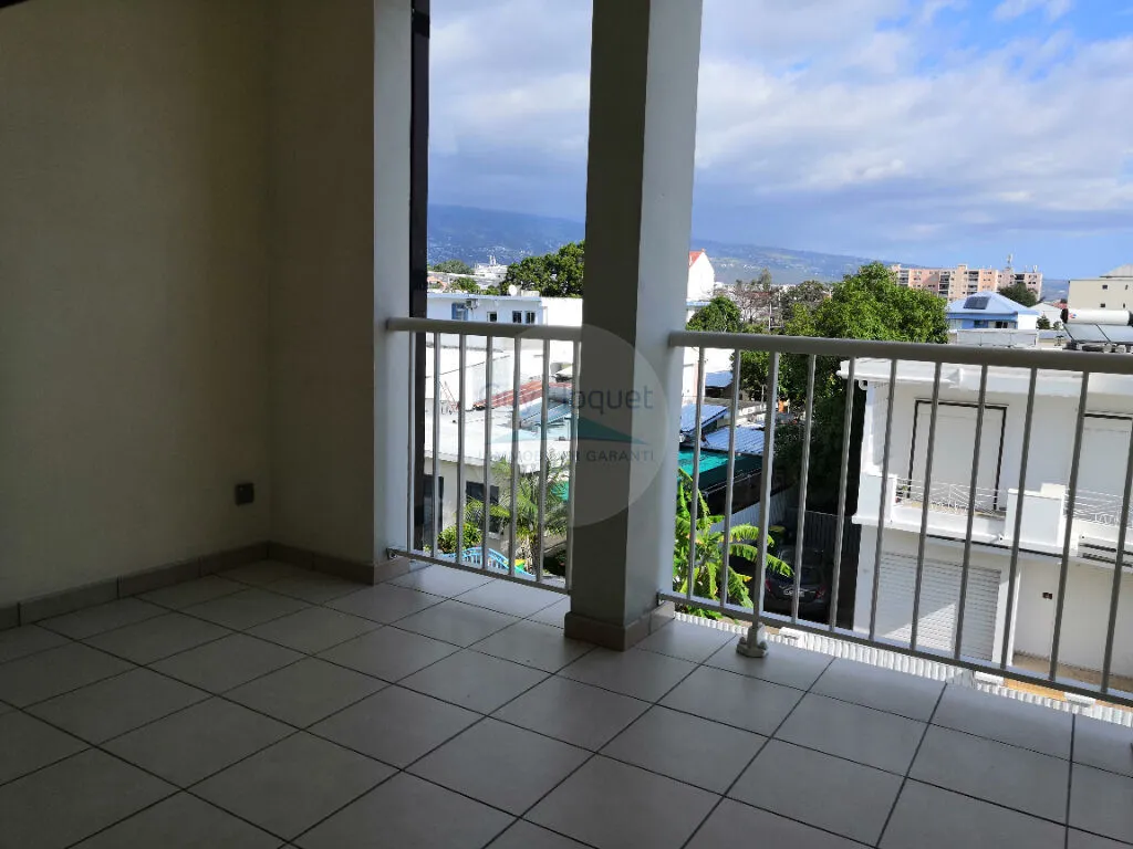Balcone - Flat with Balcony in Le Port