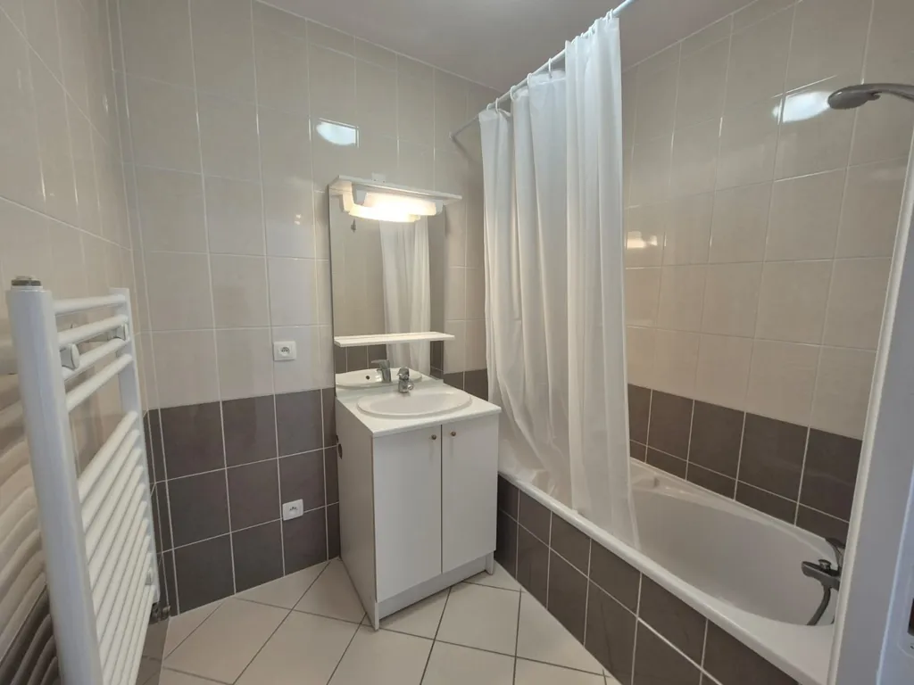 Salles de bain - Appartement 3 Pièces avec Grande Terrasse à Mon Idée