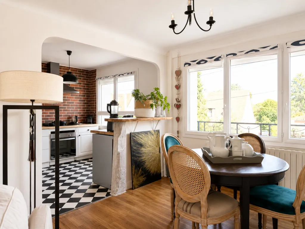 Salle à manger - Maison avec Jardin et Terrasse près de la Dordogne