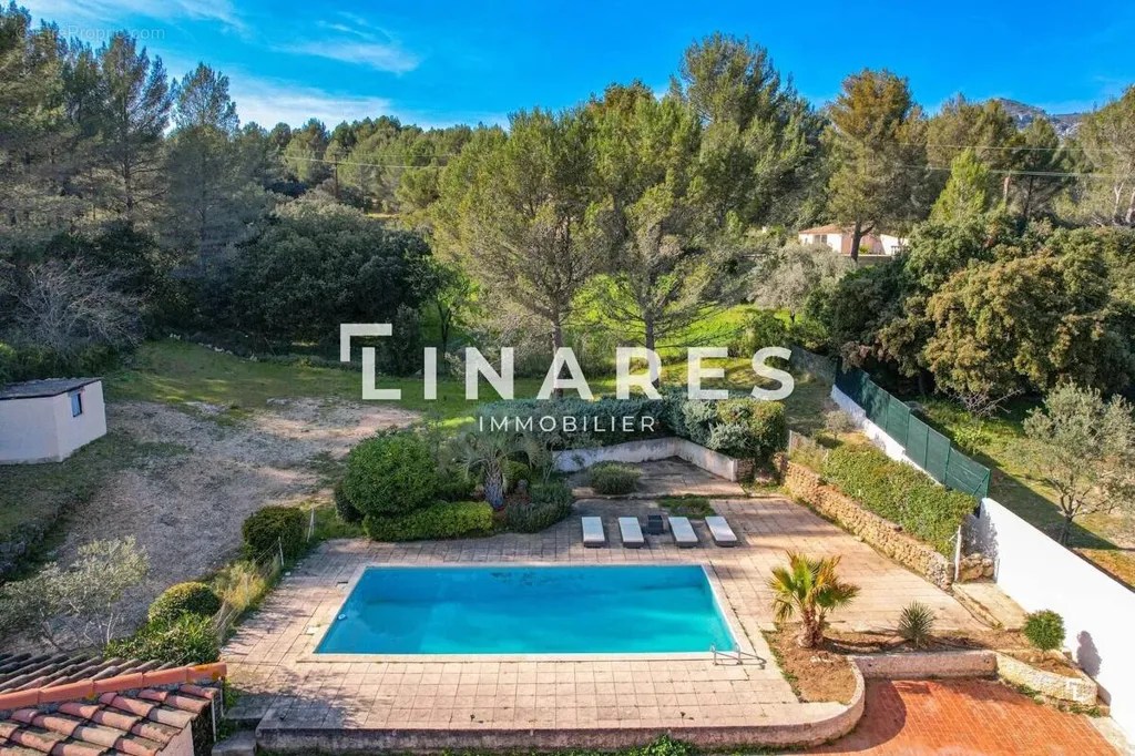 Õhuvaade - Chic Villa with Pool in Aubagne