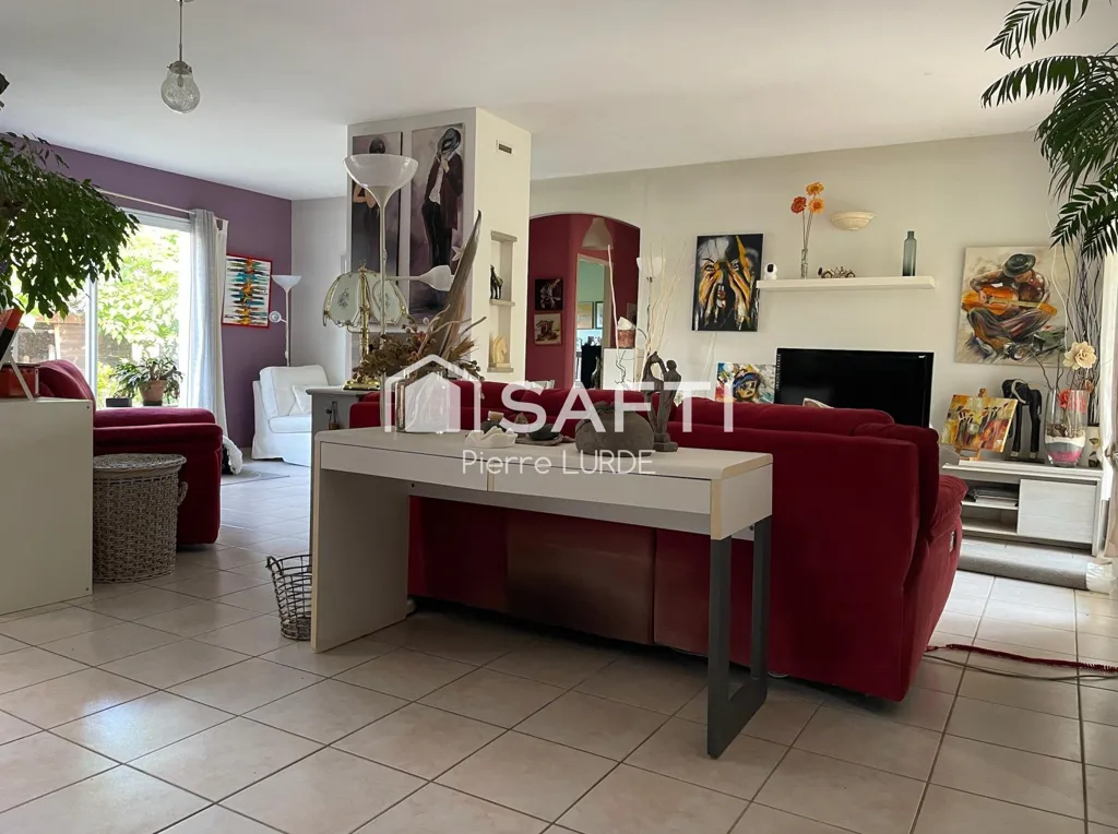 Séjour - Villa avec Piscine et Double Garage à Saint Nauphary
