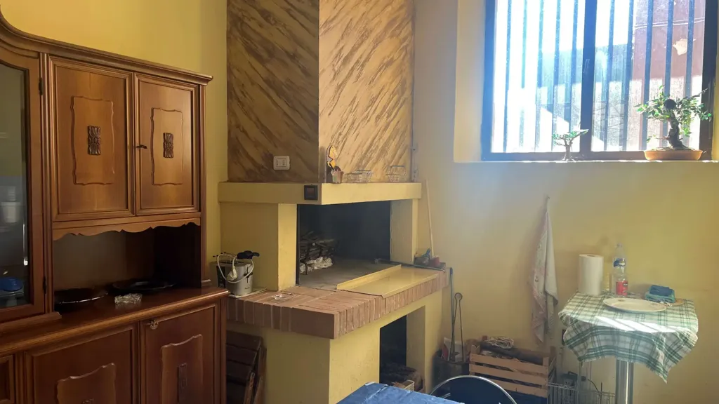 Elutuba - Mixed-Use Villa with Terraces in Spoleto