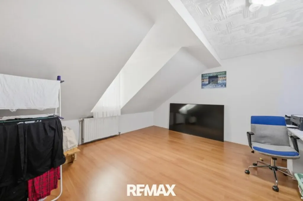 Pièces - Multi-Unit House with Expansion Potential in Haschendorf