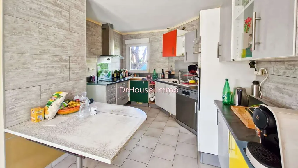Cuisine - Maison Moderne avec Terrasse à Achères