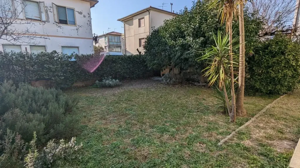 Garden - Villa with Garden in Central Vada