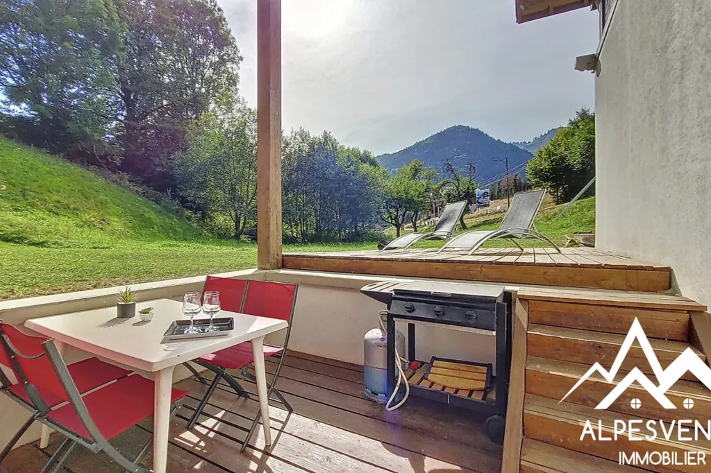 Terrass - Chalet-Style Flat with Private Garden in Morzine