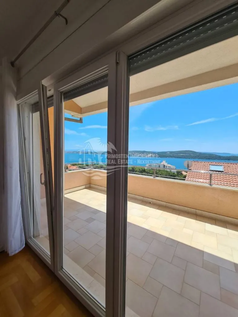 Rõdu - Penthouse with Sea View near Trogir