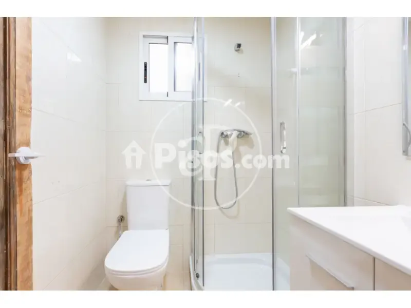 Bagni - Renovated Apartment with High Ceilings in Arrancapins