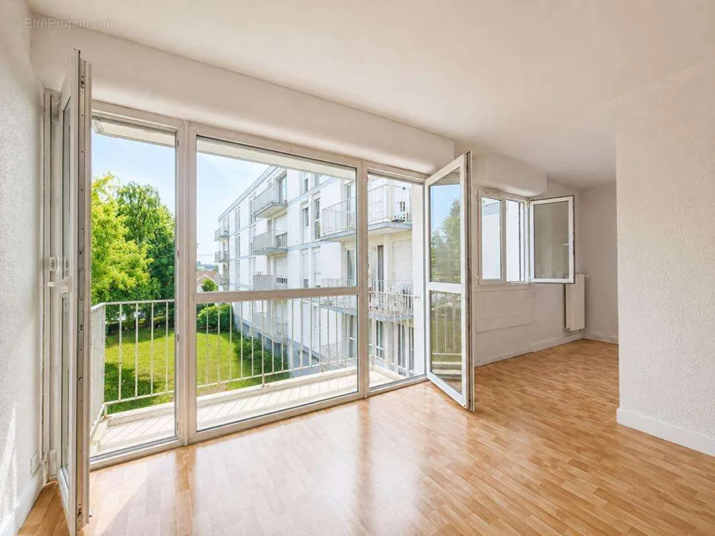 Pièces - Appartement avec Balcon au Centre de La Rochelle