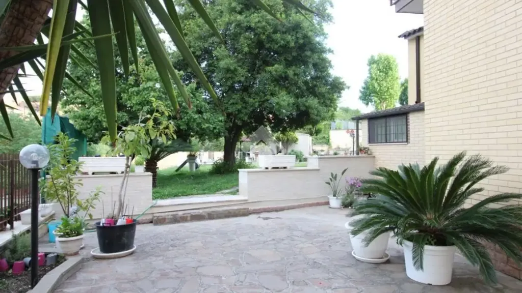 Terrazza - Armed Studio with Garden in Labaro, Rome
