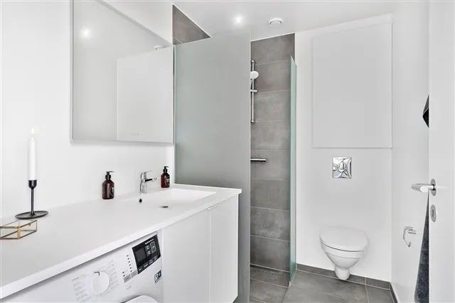 Salles de bain - Modern Apartment with Parking on Vintervej, Aarhus