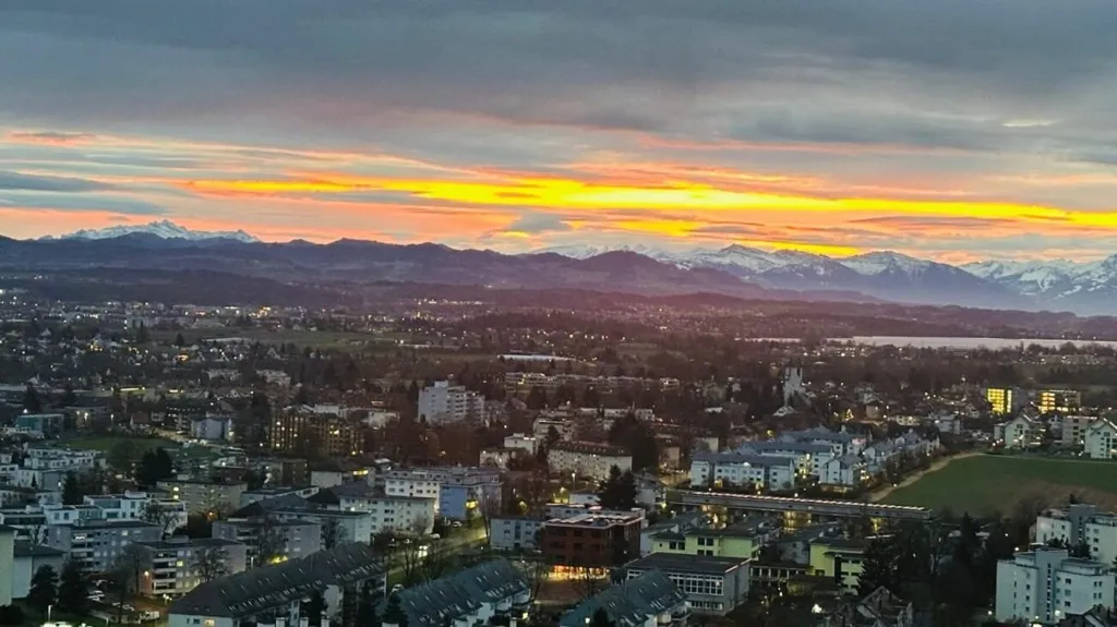 5.5-Bedroom Apartment with Panoramic Views in Dübendorf