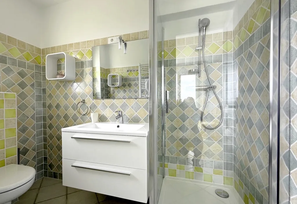 Salles de bain - Villa Contemporaine avec Piscine Vue Mer