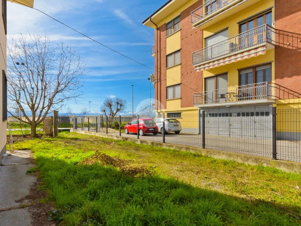 Jardin - Independent House with Garden in Genola Centre