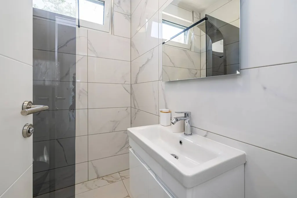 Bagni - Contemporary Villa with Pool in Malinska-Dubašnica