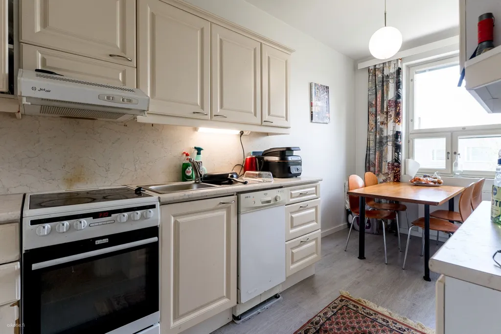 Kitchen - Apartment with Balcony in Vallila