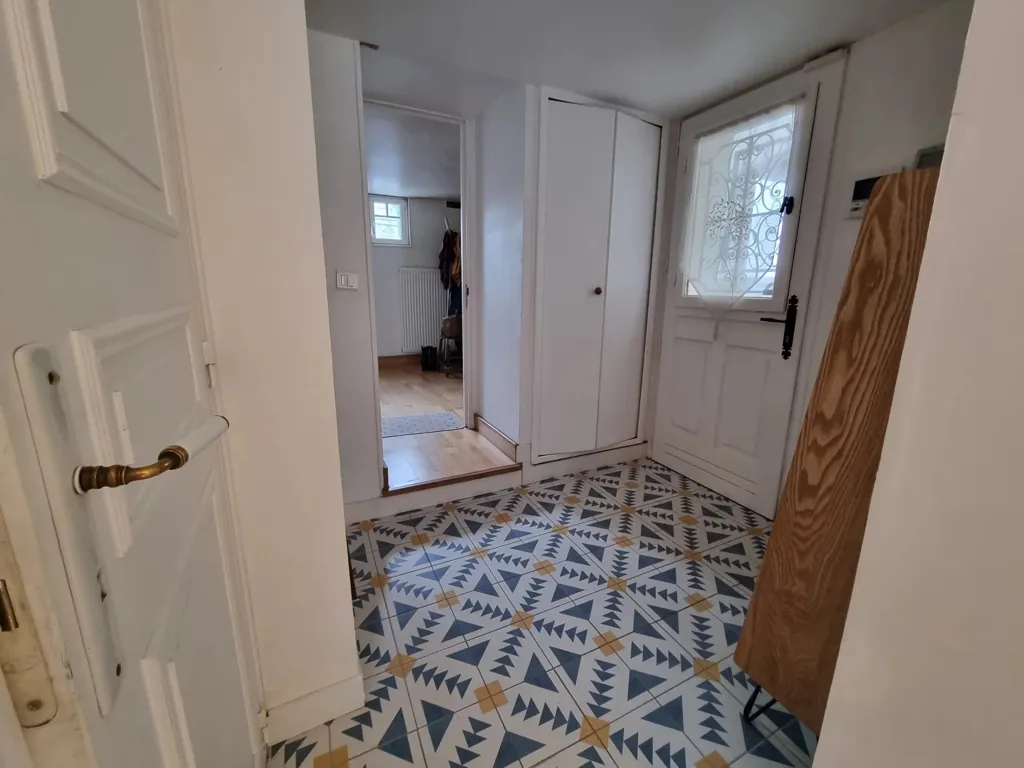 Esik - 5-Bedroom House with Garden in Croissy Centre