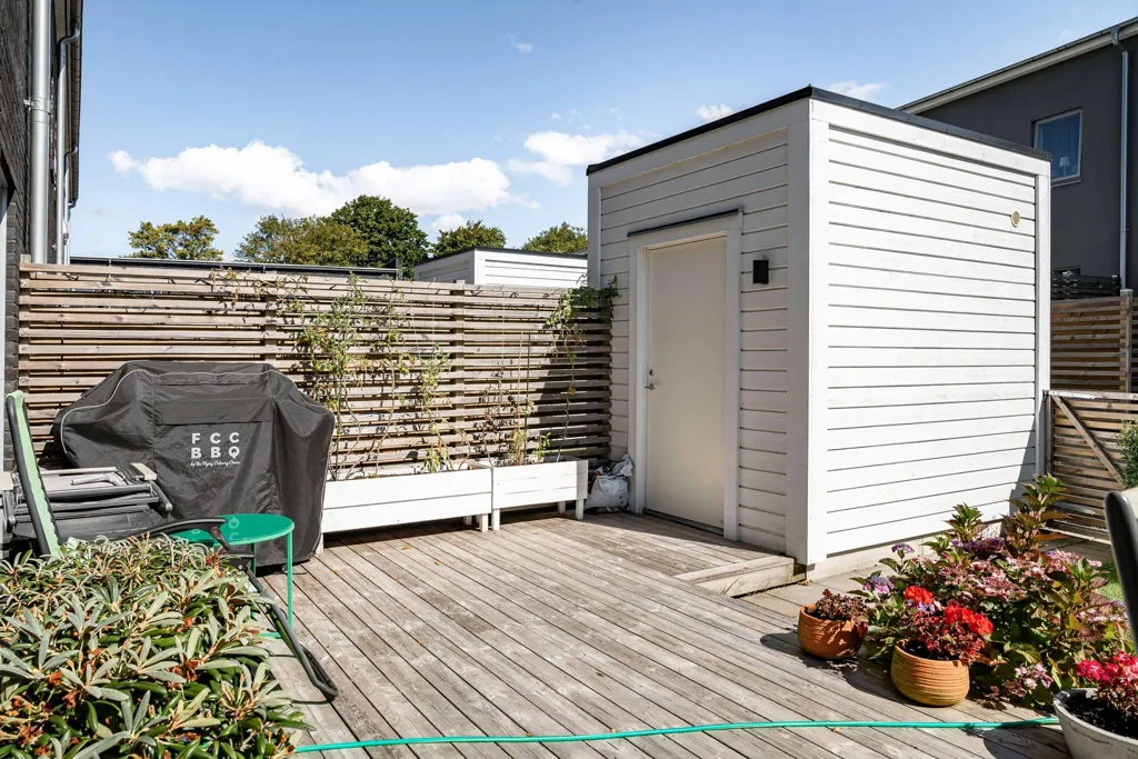 Terrass - Modern Terraced House with Garden in Eskilsminne