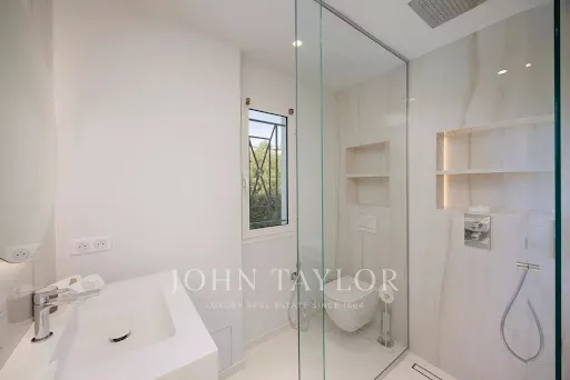 Salles de bain - Villa Contemporaine avec Vue Mer au Cannet