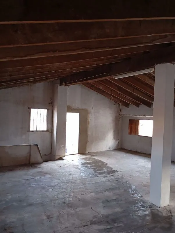 Pièces - Chalet for Renovation with Terrace in Valencia