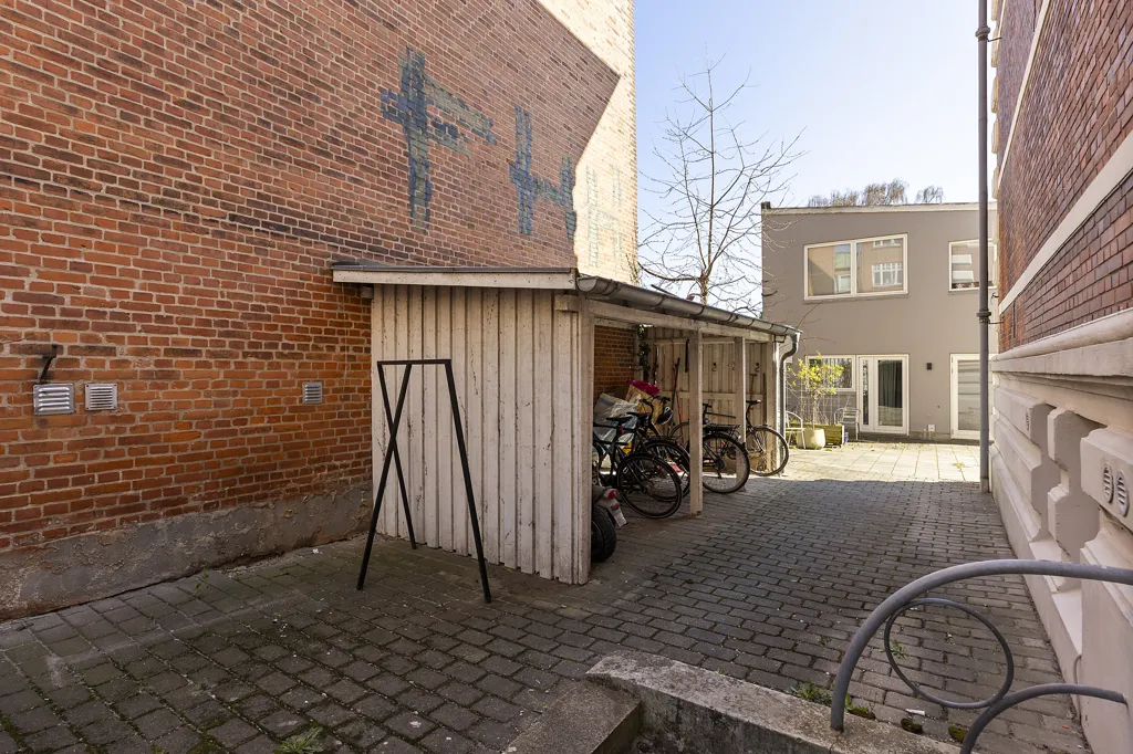 Exterior - Charming Renovated Flat with Parking in Øgaderne