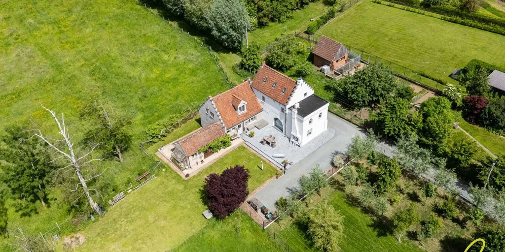 Vue aérienne - Maison Charmante avec Vue sur la Nature à Michelbeke