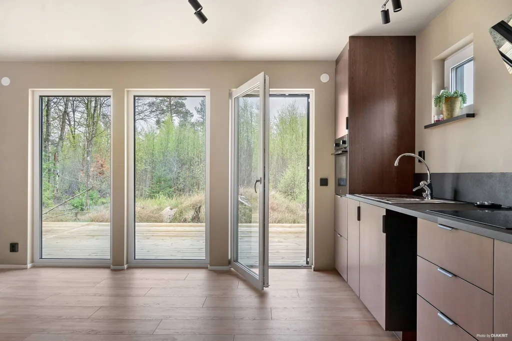 Köök - Contemporary Villa with Garden in Ljung