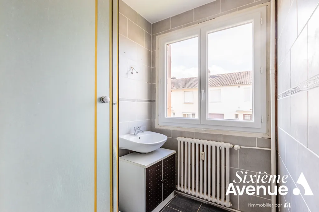 Vannitoad - 3-Bed Flat with Balcony in Viry-Châtillon
