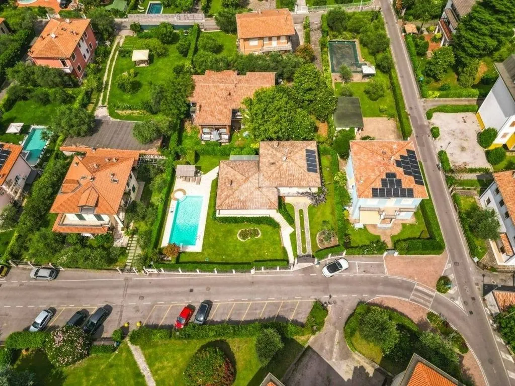 Õhuvaade - Villa with Pool near Lake Garda