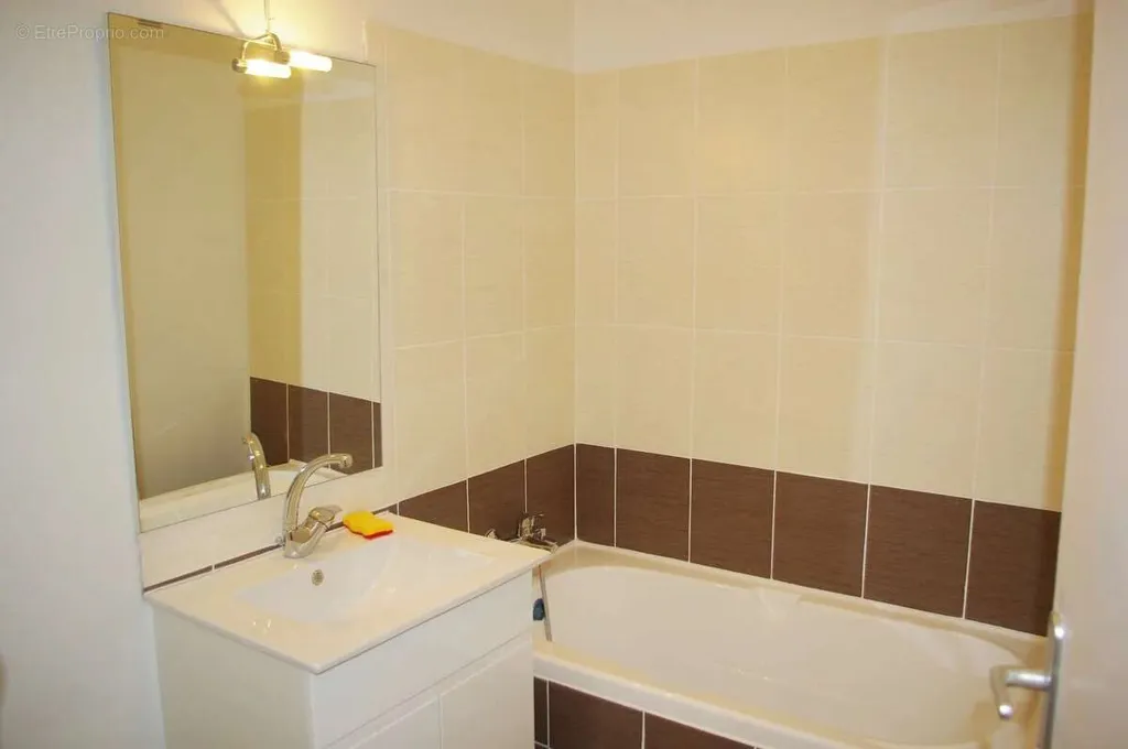 Salles de bain - Appartement 3 Pièces avec Garage à Saint-Raphaël